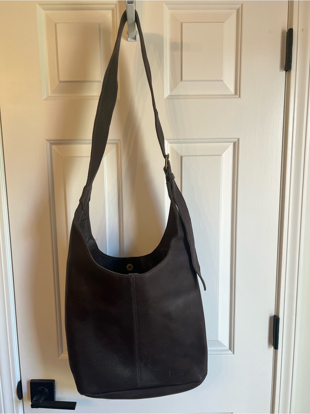 Duluth Trading Co Everyday Leather Hobo Shoulder Bag in Dark Brown - Picture 2 of 16